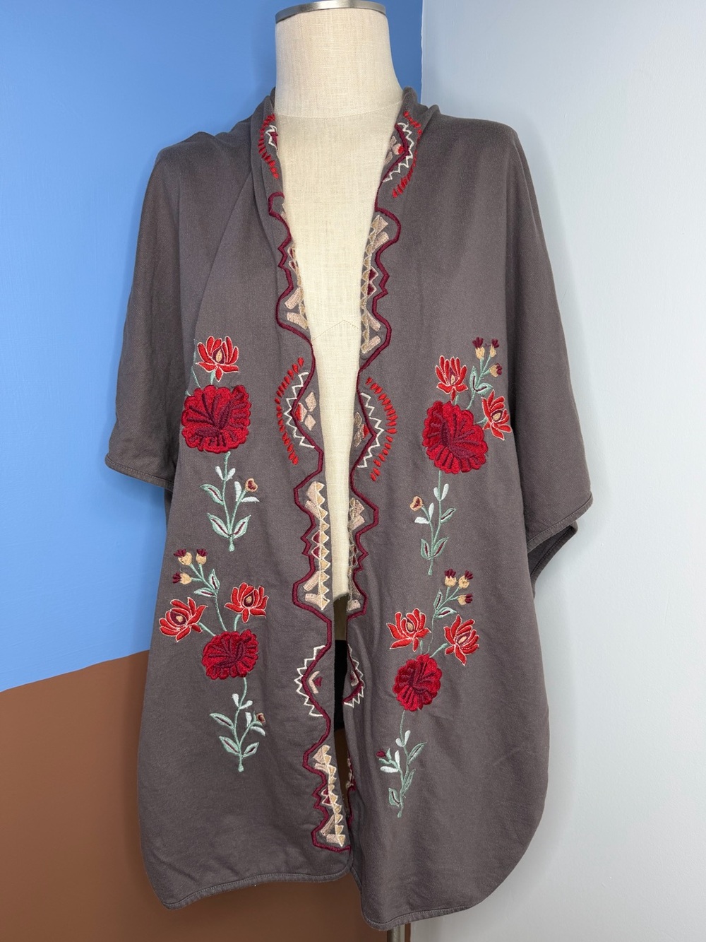 Soft Surroundings Cape M Grey Red Cream Green Embroidered Button Side‎ Open